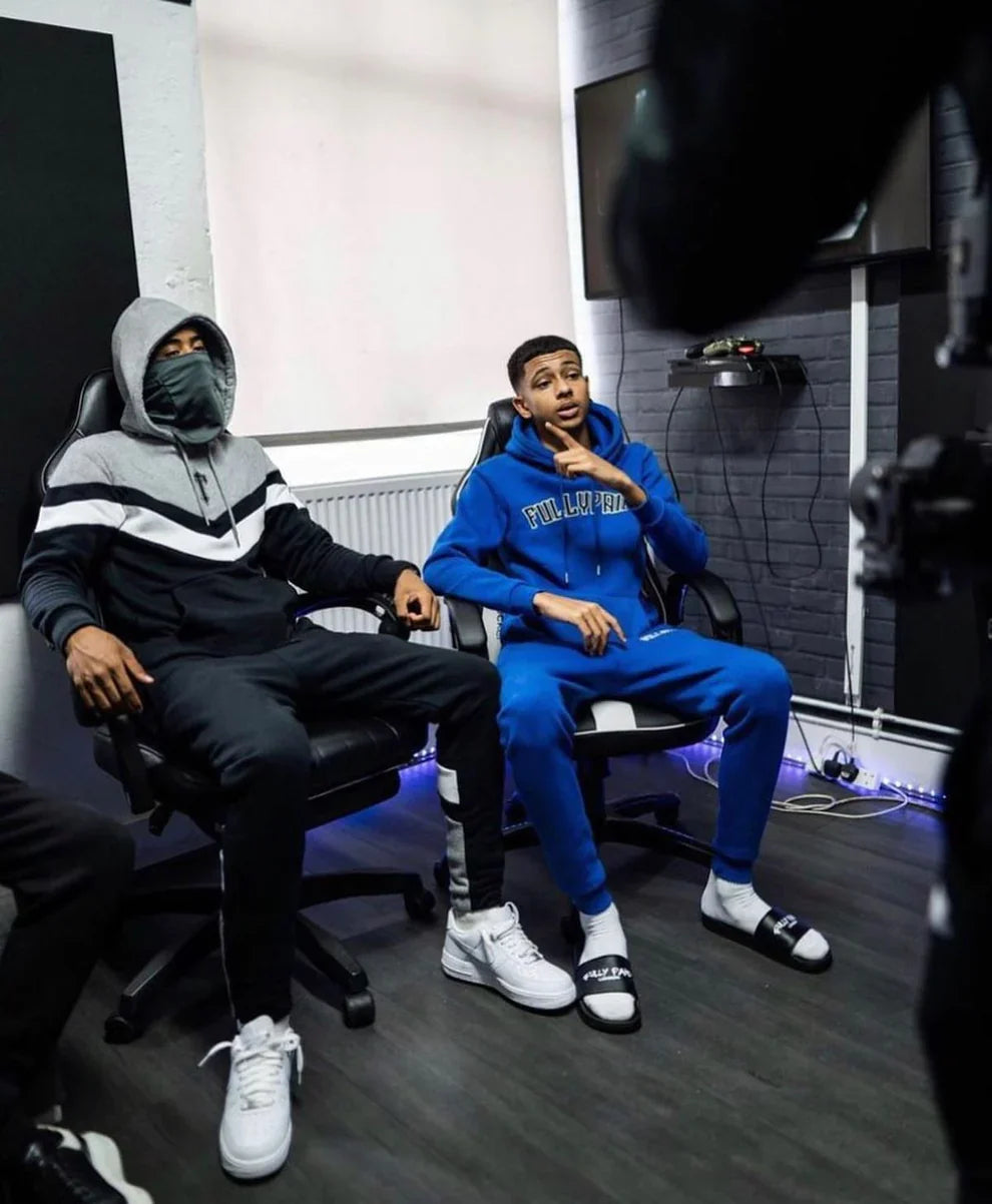 Survêtement à capuche Trapstar à rayures en V - Gris / Blanc / Noir