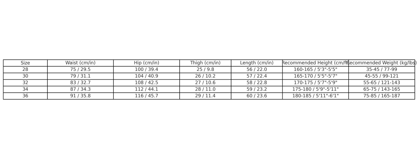 Short en jean délavé à motif cœurs chromés et croix noire