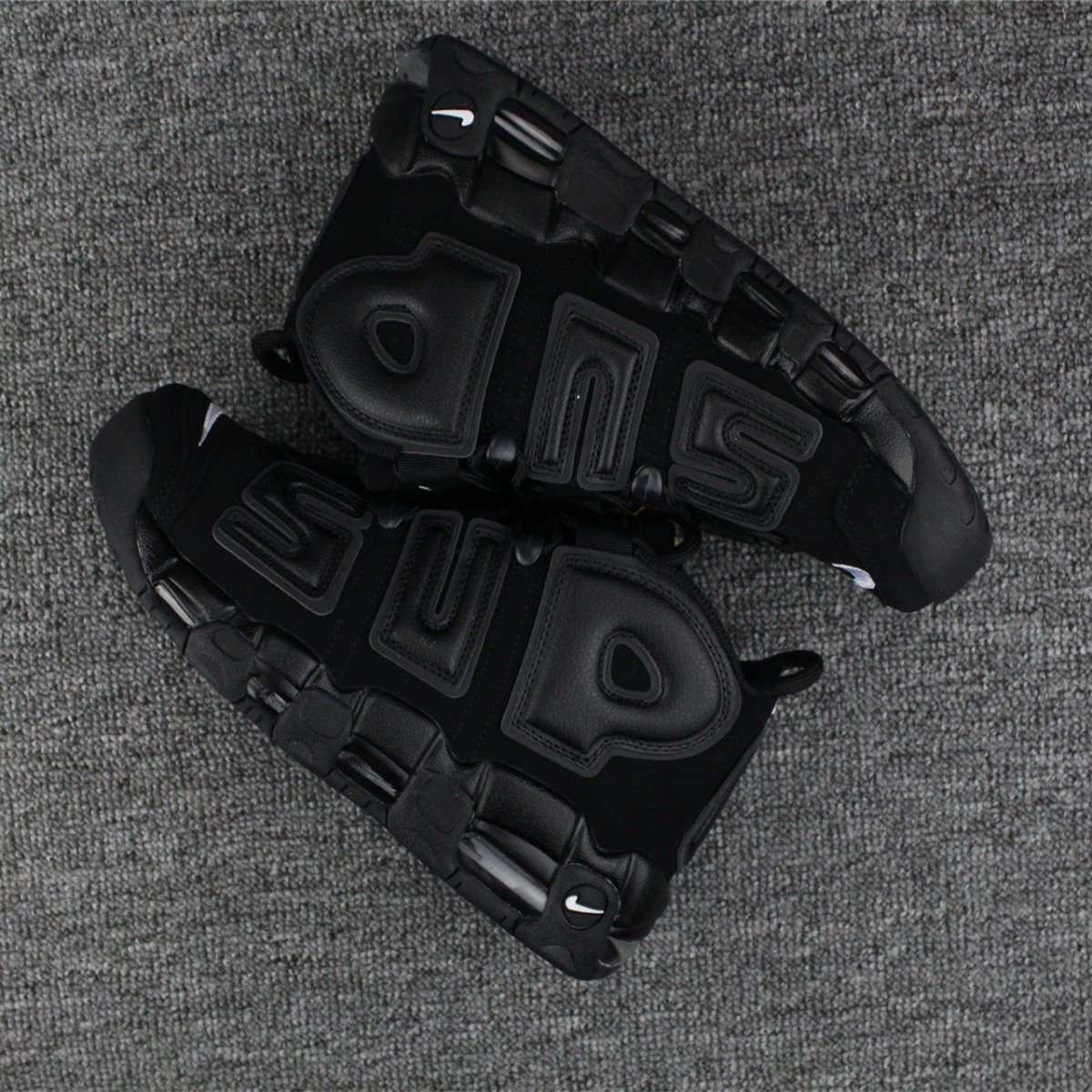 NIKE UPTEMPO x SUPREME SUPTEMPO NOIR