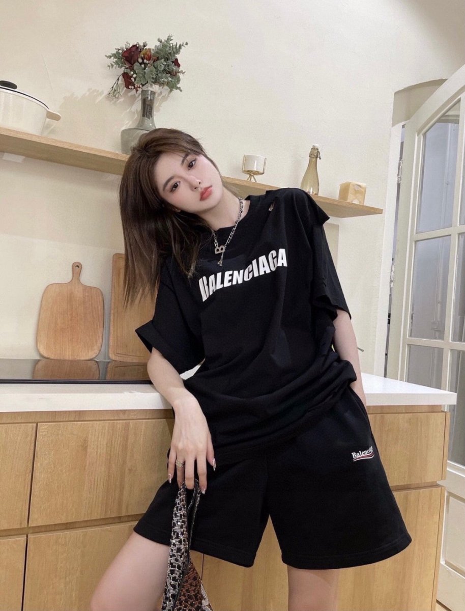 T-shirt Balenciaga à logo vieilli