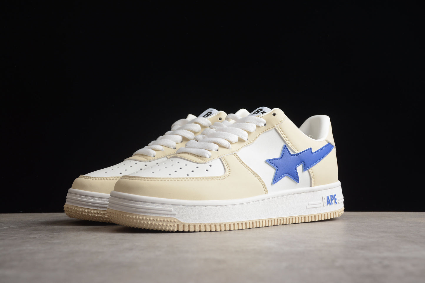Baskets basses BAPE STA couleur crème et bleu