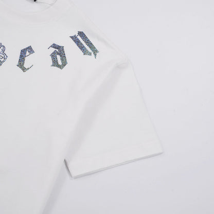 T-SHIRT BLANC À MOTIFS DE CŒURS CHROMÉS ET PAILLETTES