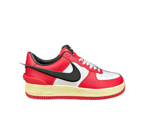 NIKE AIR FORCE 1 « Big Swoosh Rouge »