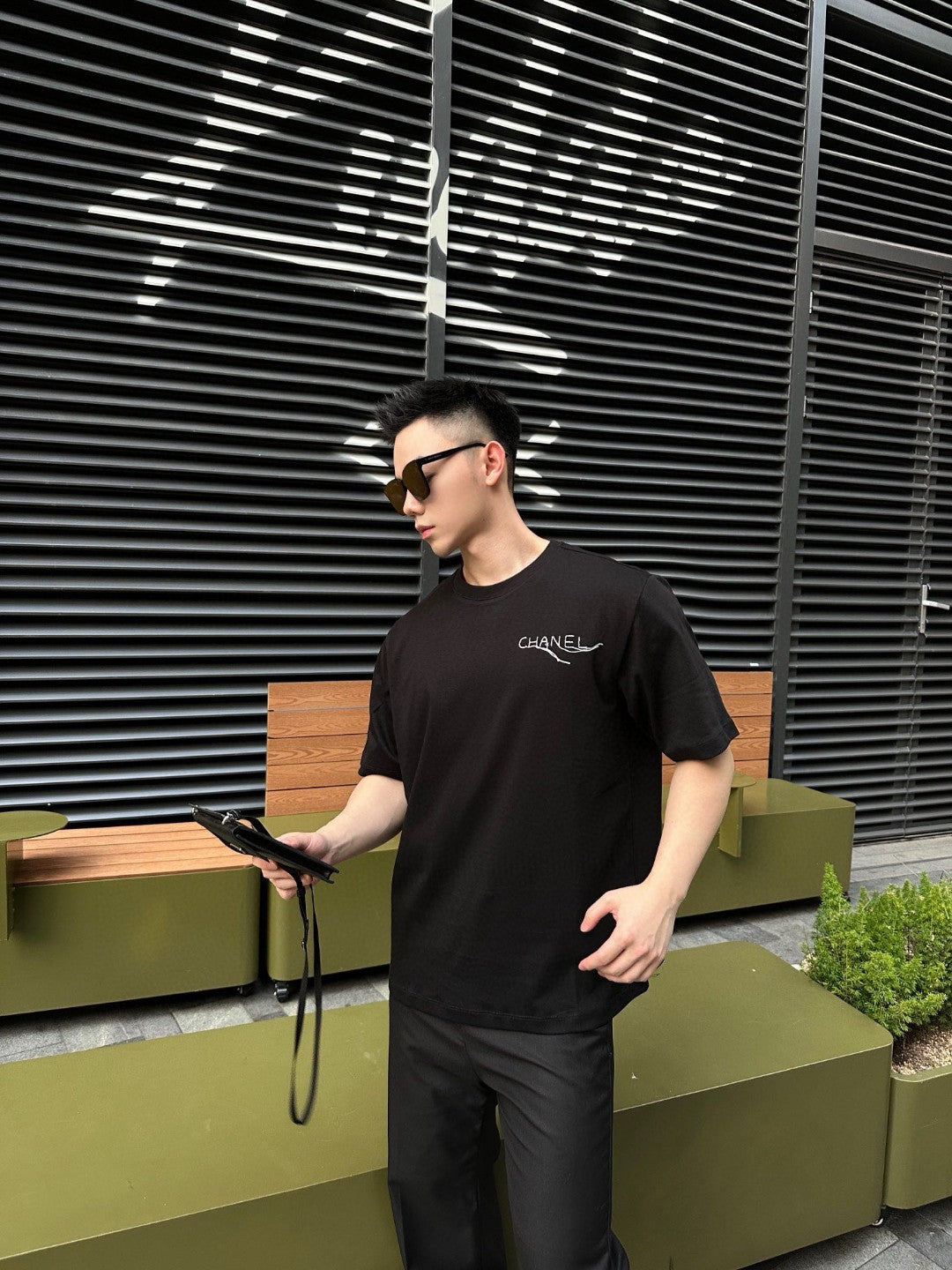 T-shirt à logo Chanel (noir)