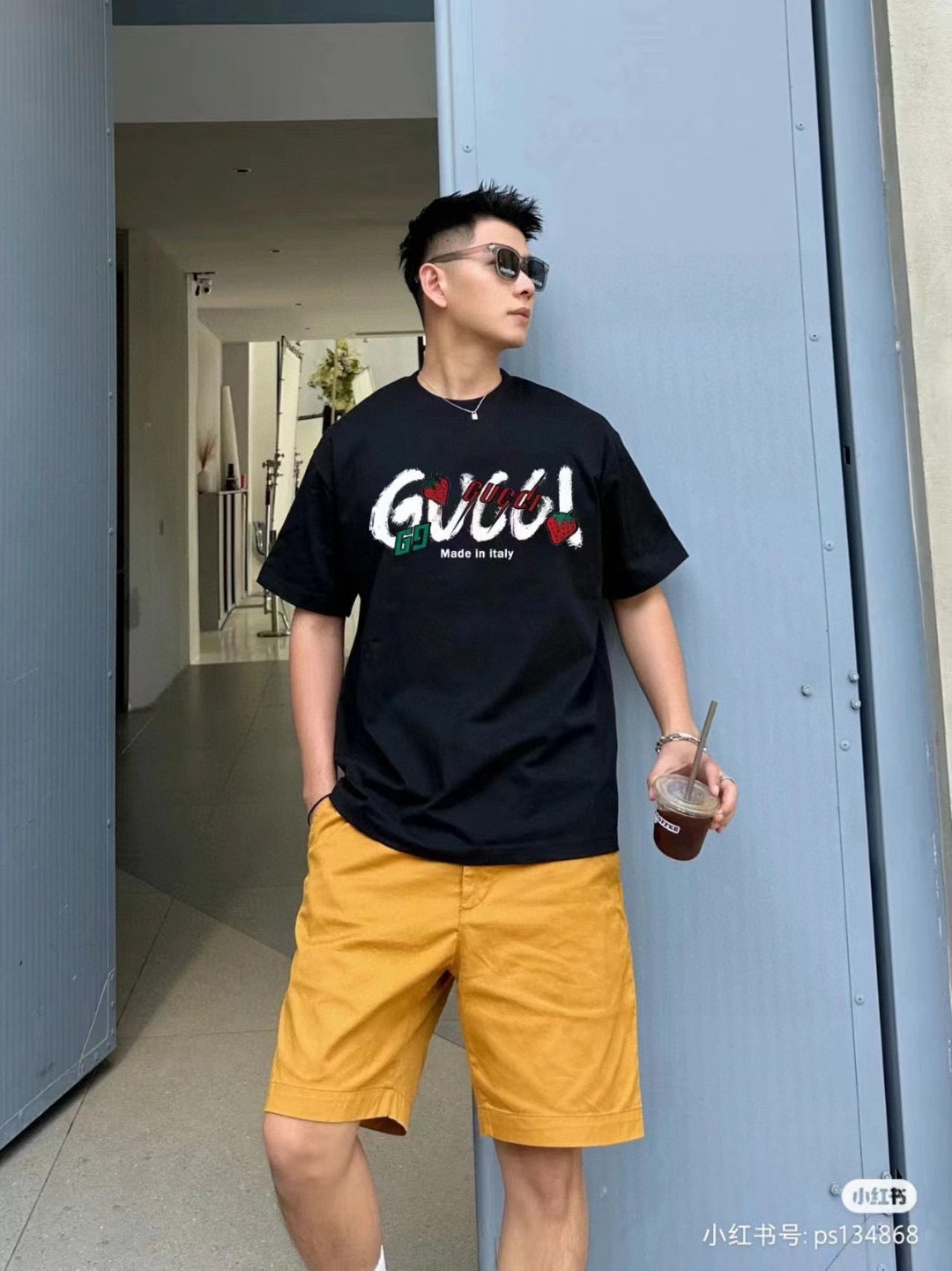 T-shirt Gucci à logo fraise (noir)