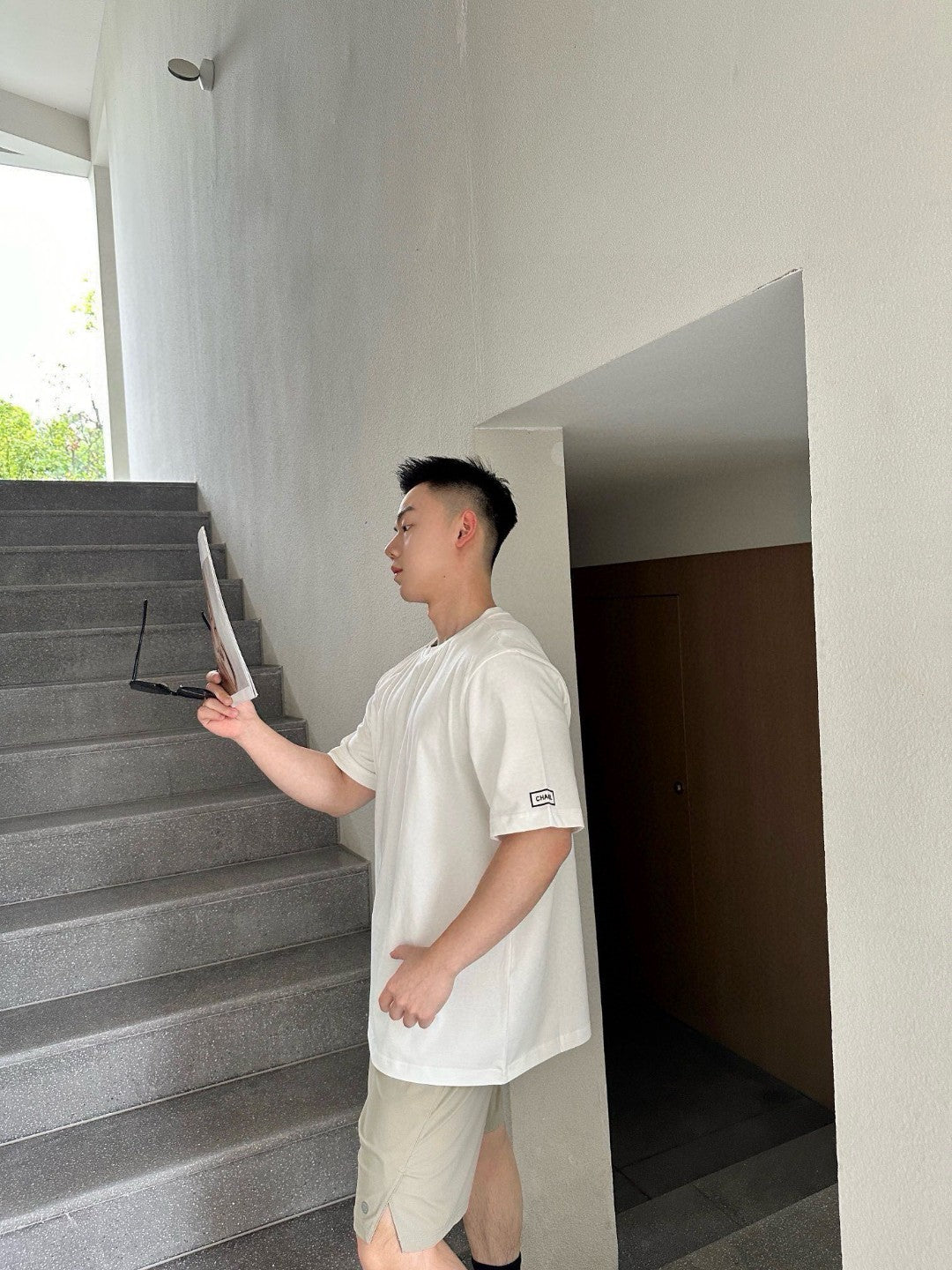 T-shirt Chanel à logo minimaliste (blanc)