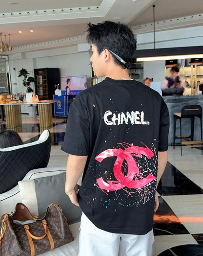T-shirt noir Chanel à logo rose éclaboussé