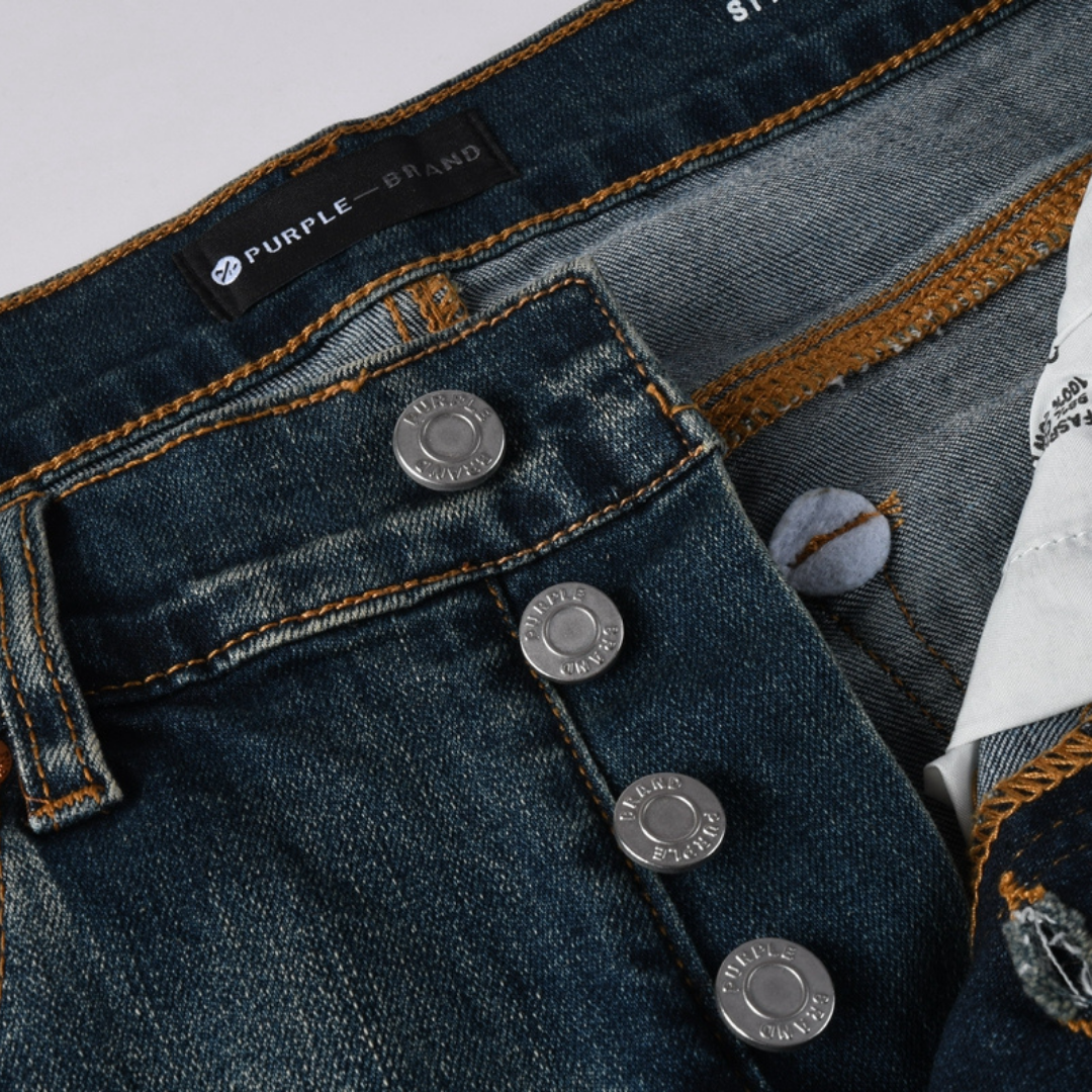 Jean à patchs rouges et violets délavés