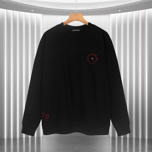 Sweat-shirt noir avec logo de fer à cheval rose et cœurs chromés