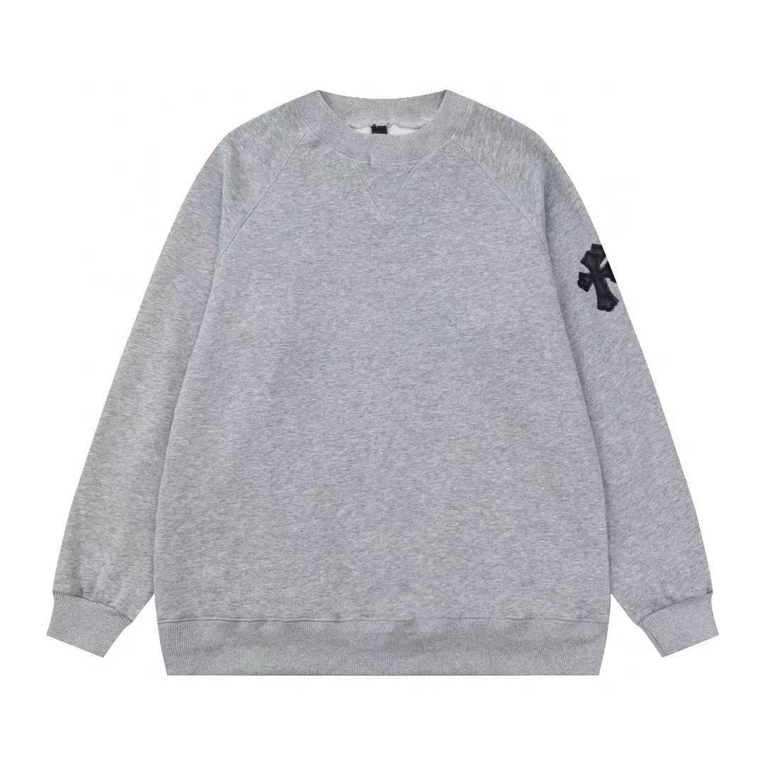 SWEAT-SHIRT GRIS À ÉCUSSON CROISÉ CŒURS CHROMÉS