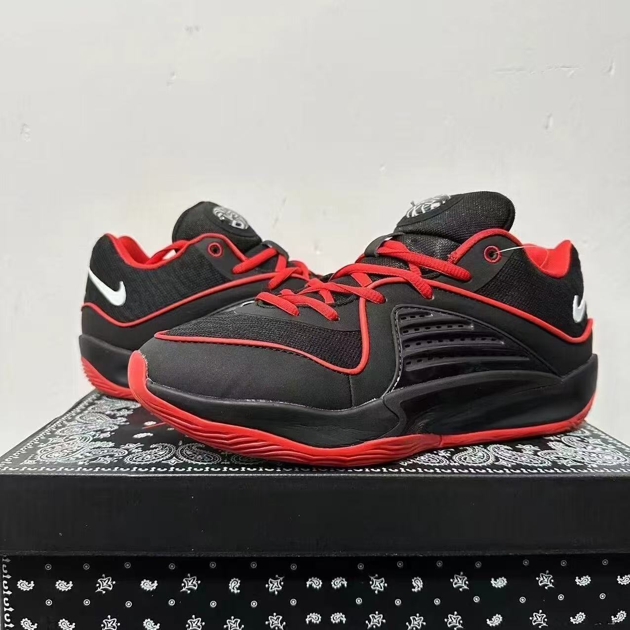 NIKE KD 16 x noir et rouge