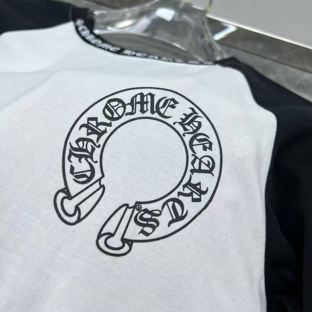 T-shirt manches longues blanc et noir avec logo fer à cheval et cœurs chromés