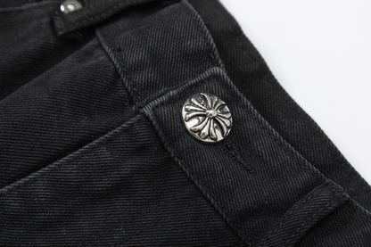 Jean noir à double croix et cœurs chromés