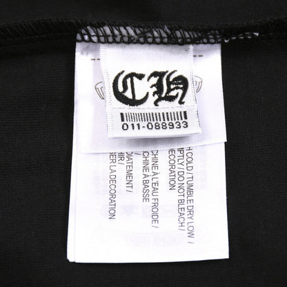 T-shirt noir à croix blanche et cœurs chromés