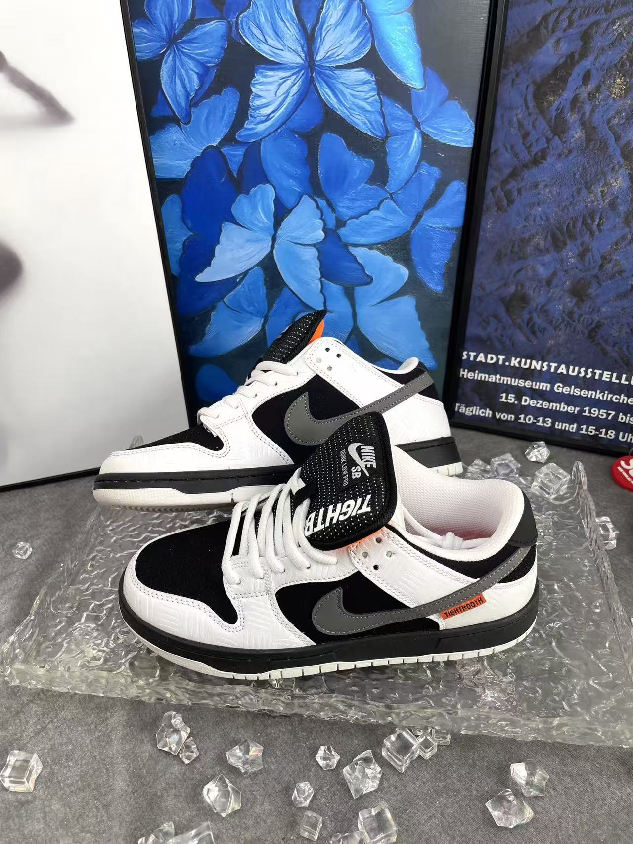 Nike SB Dunk Low 'Reverse Panda': A Monochrome Masterpiece, Reimagined.