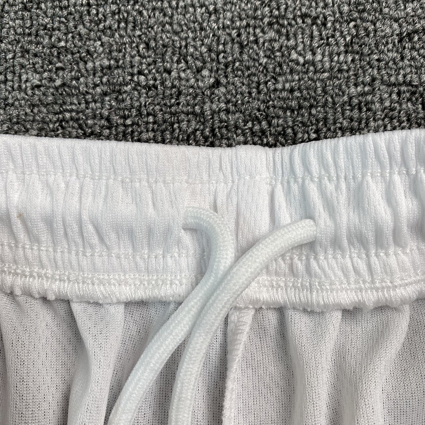 Short basique Eric Emanuel EE crème/noir/rouge