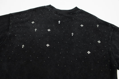 Sweat-shirt noir délavé à motifs de cœurs chromés et de strass étoilés