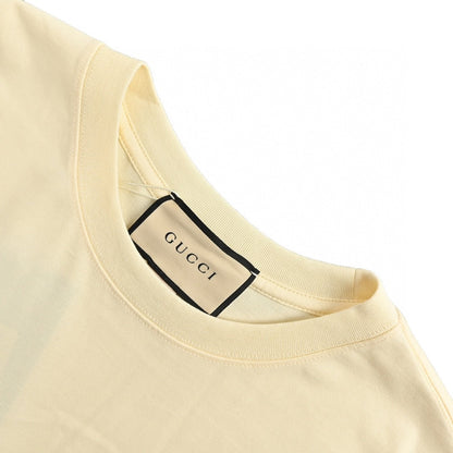 T-shirt Gucci à logo fraise (beige)