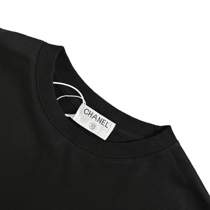 T-shirt noir Chanel à logo rose éclaboussé