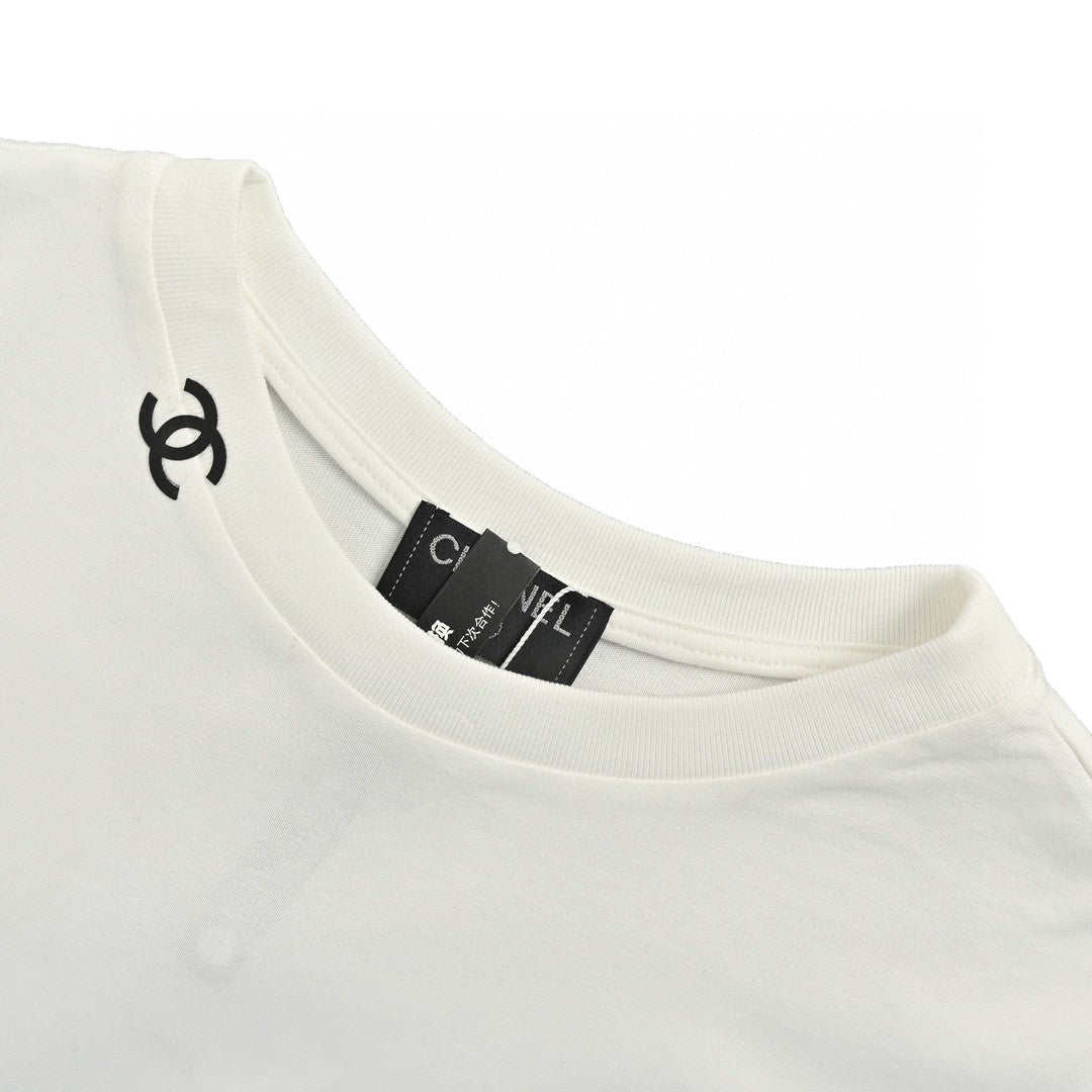T-shirt Chanel à logo minimaliste (blanc)