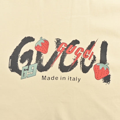 T-shirt Gucci à logo fraise (beige)