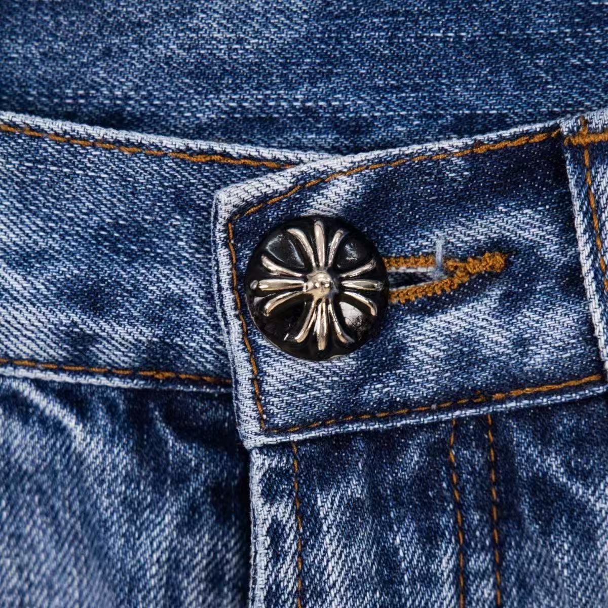 JEANS EN DENIM À ÉCUSSONS CROIX NOIRS CHROMÉS