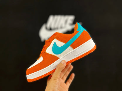 NIKE AIR FORCE 1 Basse "Orange/Bleu"