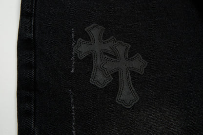 Short en jean noir à motif cœurs chromés et croix croisée
