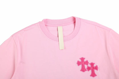 T-SHIRT ROSE AVEC LOGO DE FER À CHEVAL ET CŒURS CHROMÉS