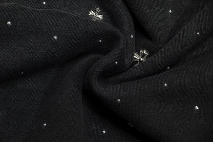 Sweat-shirt noir délavé à motifs de cœurs chromés et de strass étoilés