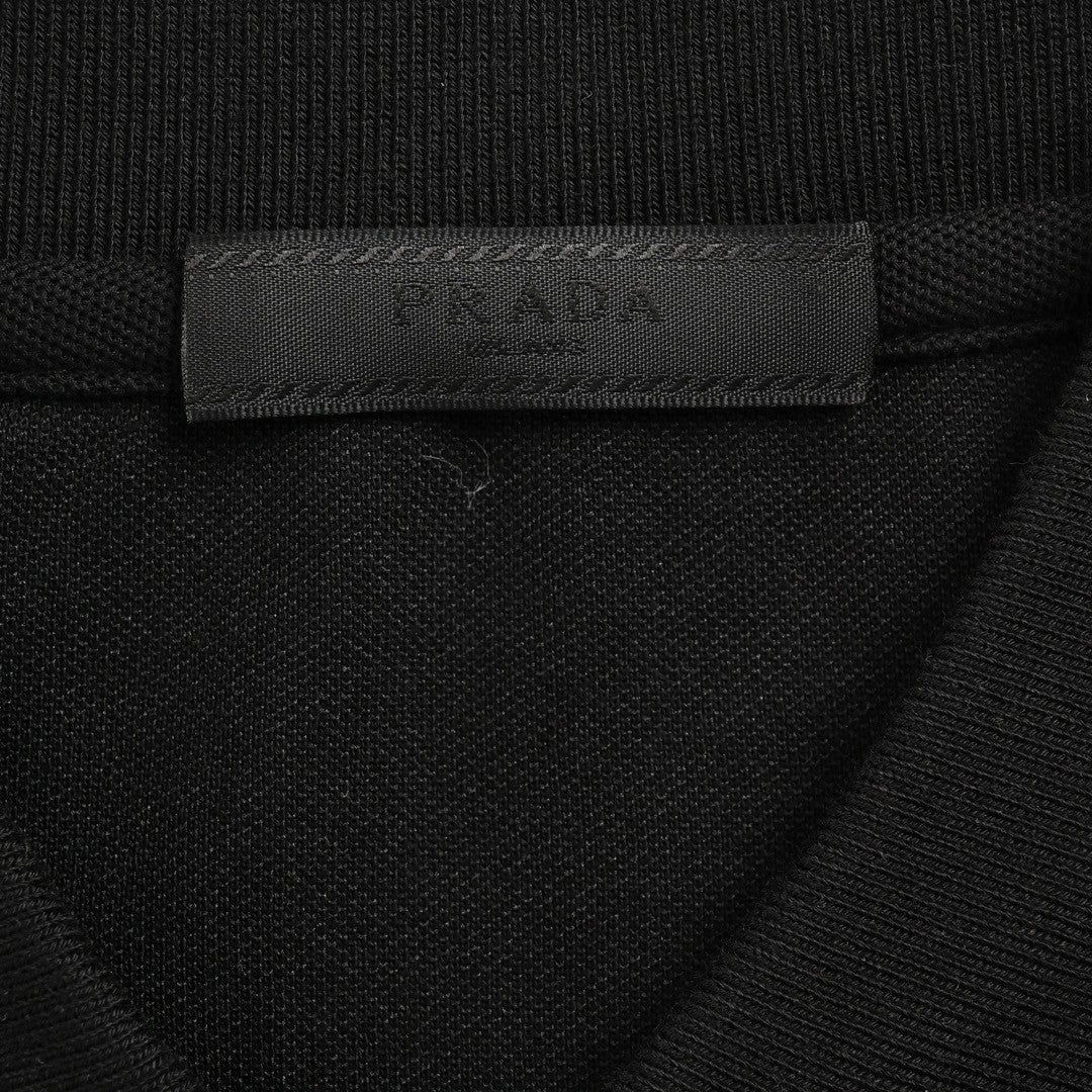 Polo noir classique Prada 