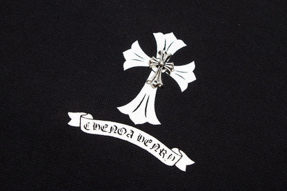 Sweat-shirt noir à croix blanche et cœurs chromés