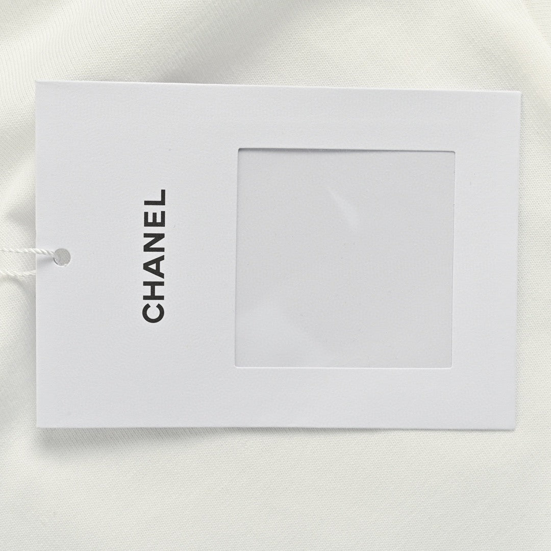 T-shirt Chanel à logo minimaliste (blanc)