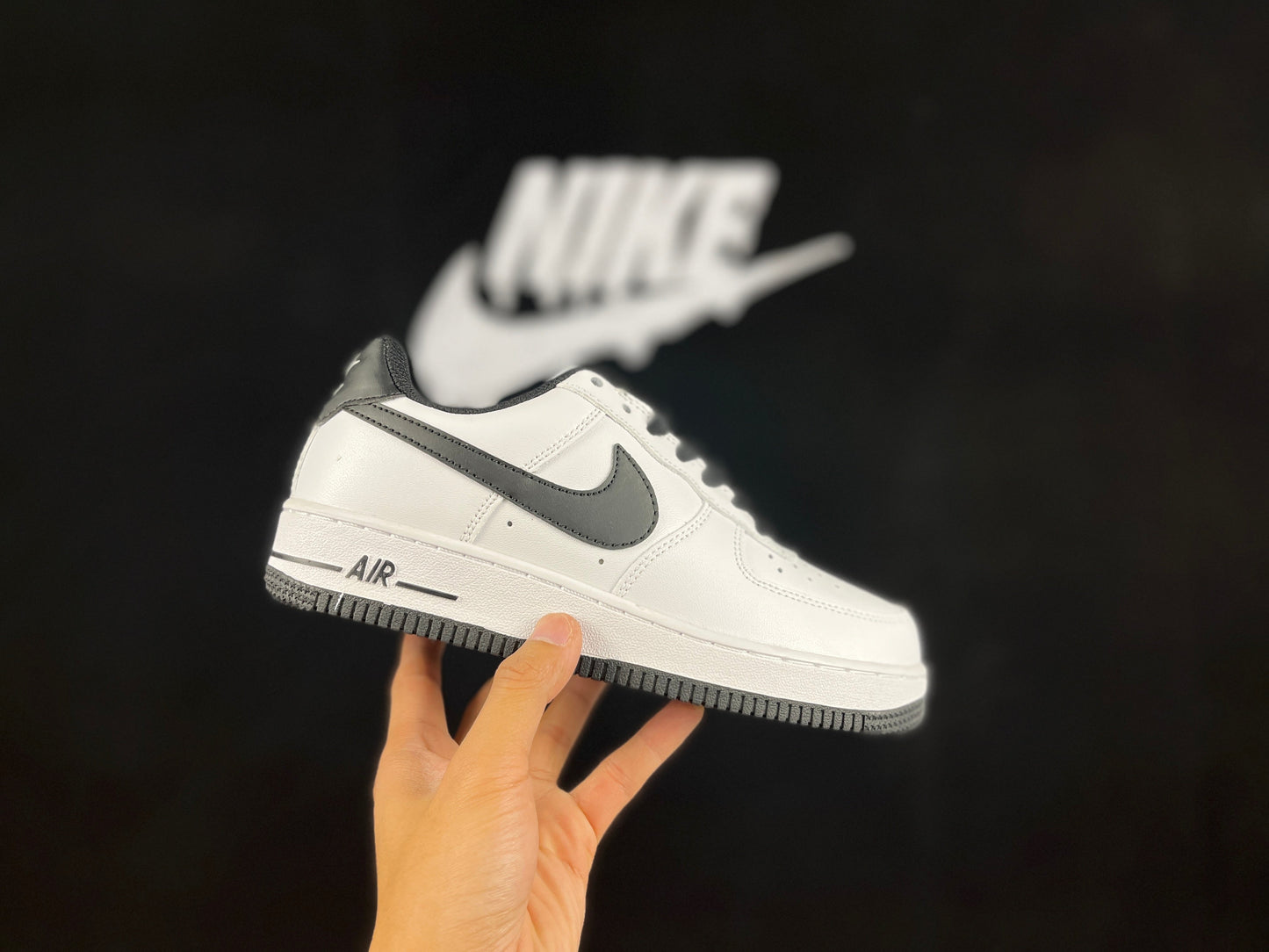 NIKE AIR FORCE 1 Low "Leather OG Blanc/Noir"
