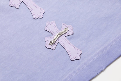 T-shirt à écusson croisé en forme de cœur chromé, bleu clair délavé