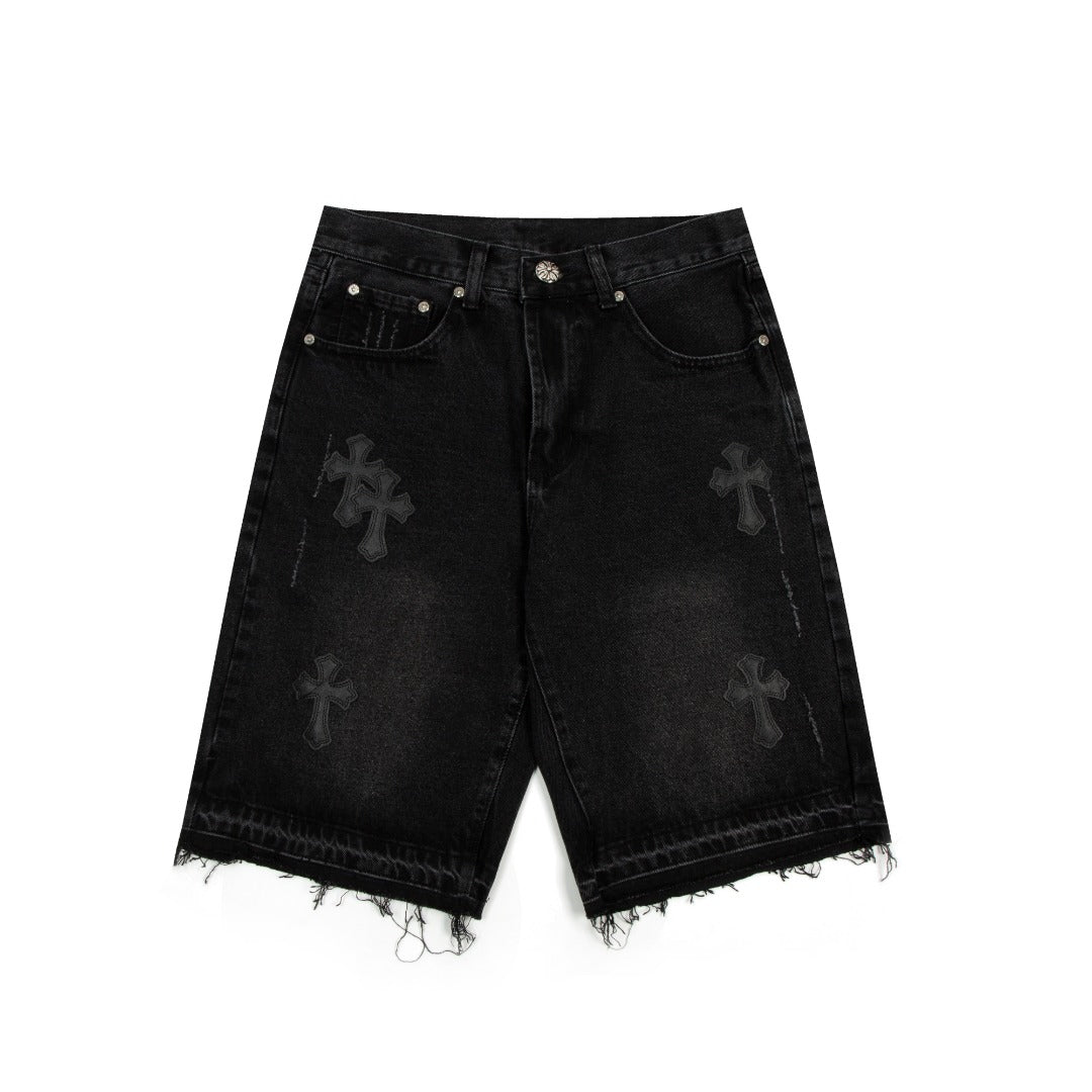 Short en jean noir à motif cœurs chromés et croix croisée