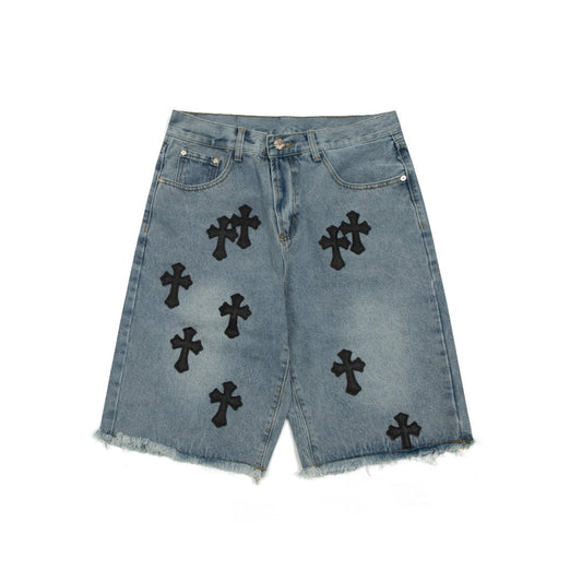 Short en jean délavé à motif cœurs chromés et croix noire