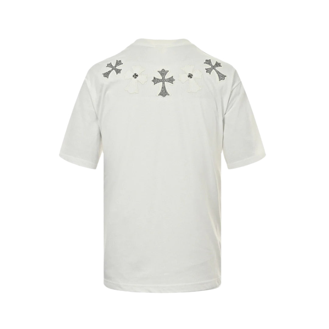 T-shirt blanc à col croisé avec motif cœurs chromés