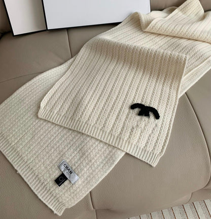 Écharpe CC noire et blanche