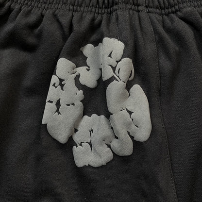 Short en coton à motif de déchirures en denim et couronne monochrome noir