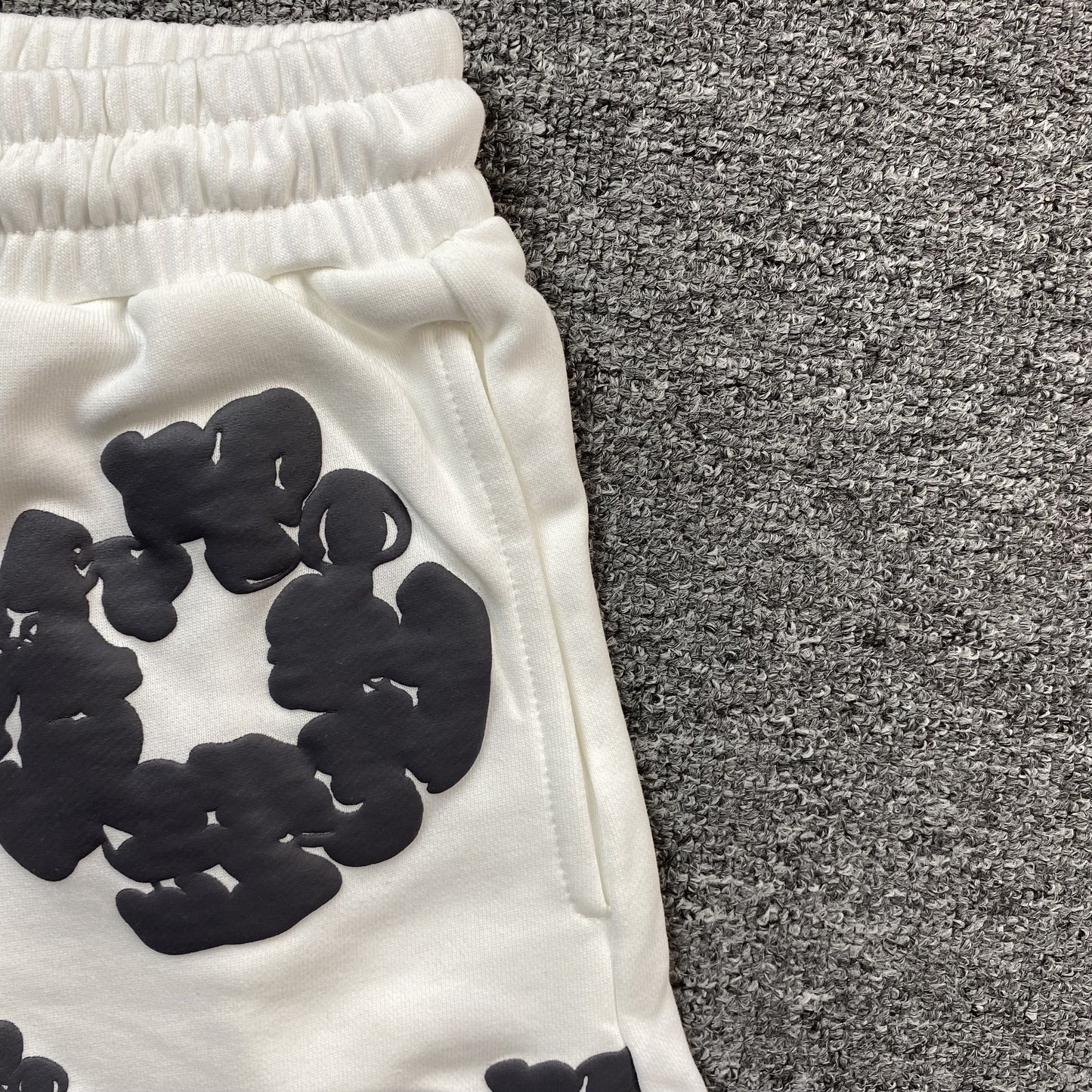 DENIM TEARS COTTON WREATH SHORTS WHITE