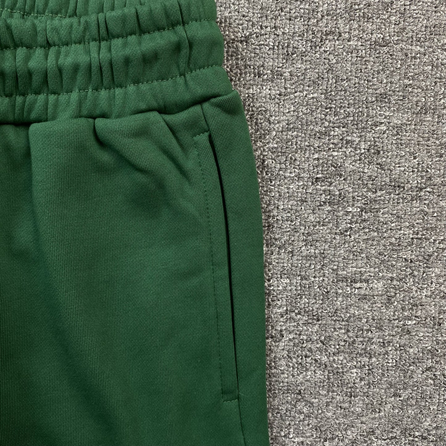 PANTALON DE SURVÊTEMENT EN COTON À MOTIFS DÉCHIRÉS VERT FONCÉ