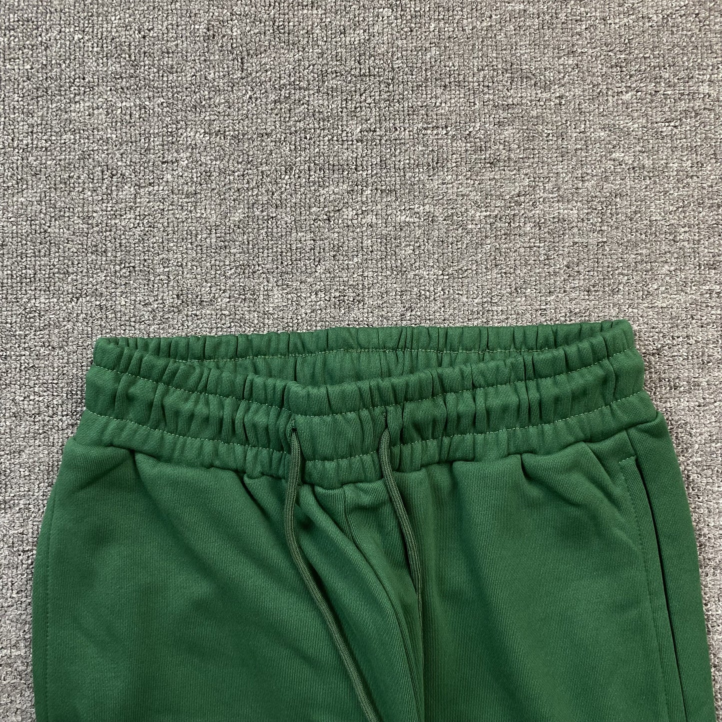 PANTALON DE SURVÊTEMENT EN COTON À MOTIFS DÉCHIRÉS VERT FONCÉ
