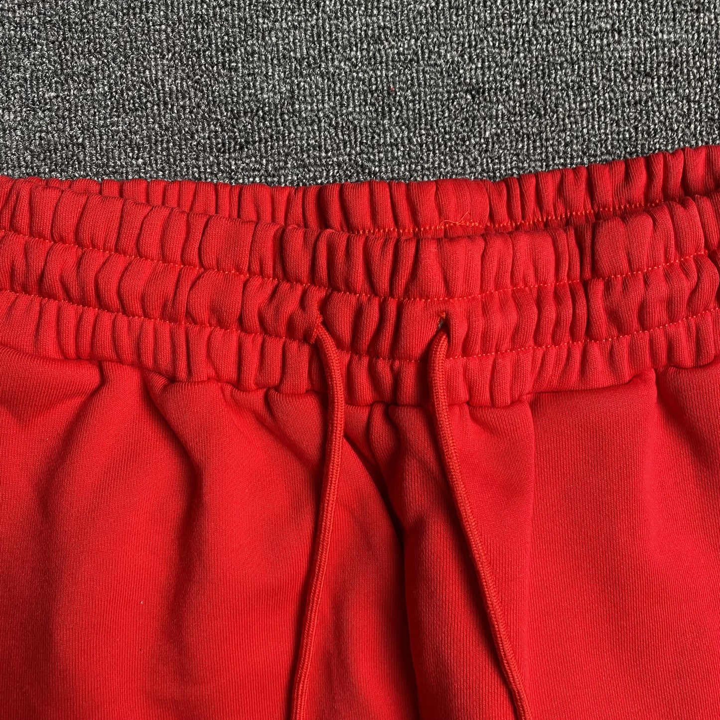 PANTALON DE SURVÊTEMENT ROUGE EN DENIM TEARS ET COTON AVEC COURONNE
