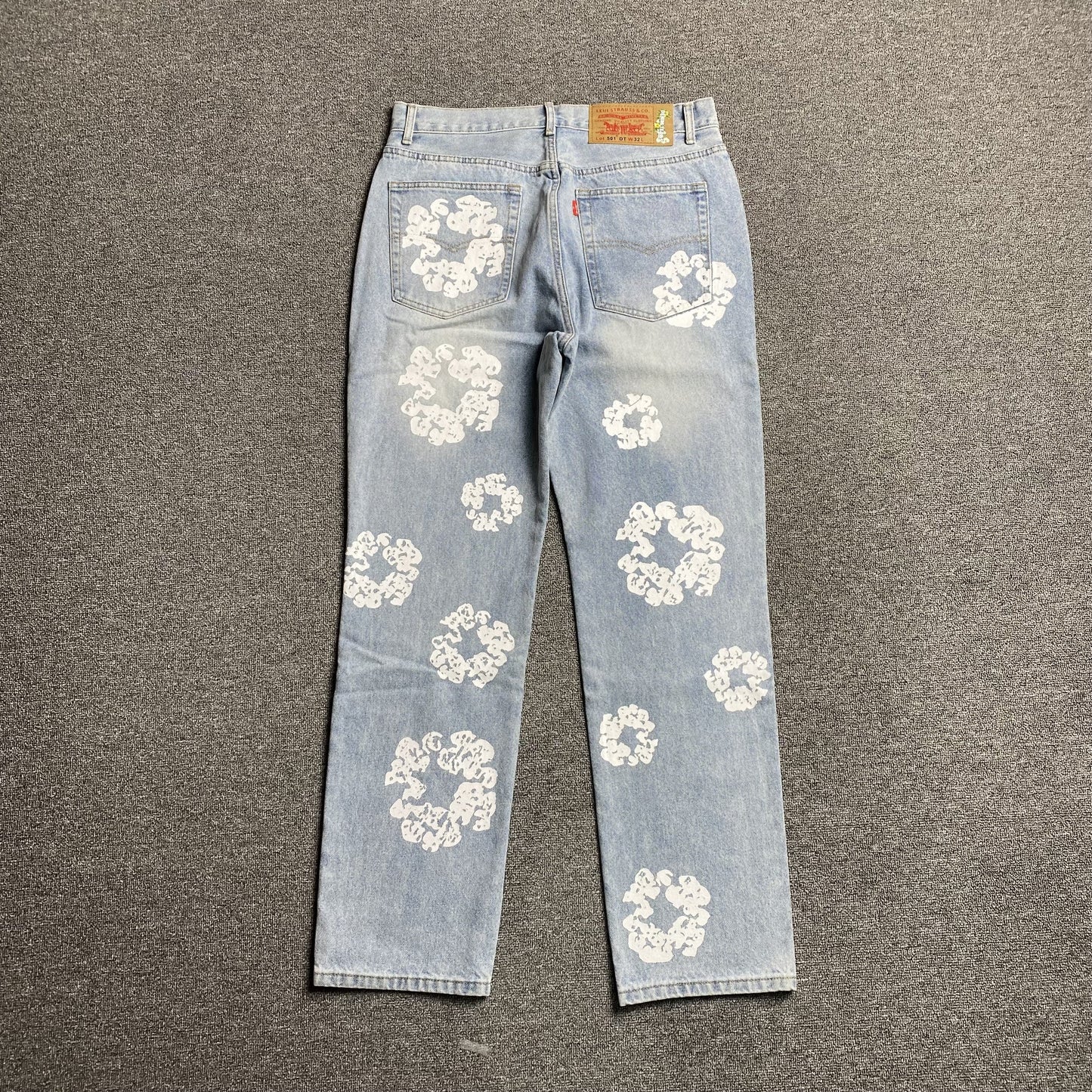 DENIM TEARS x LEVI'S COTTON WREATH JEANS DÉLAVAGE LÉGER