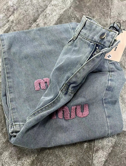 MIU MIU JEANS LETTRES ROSES