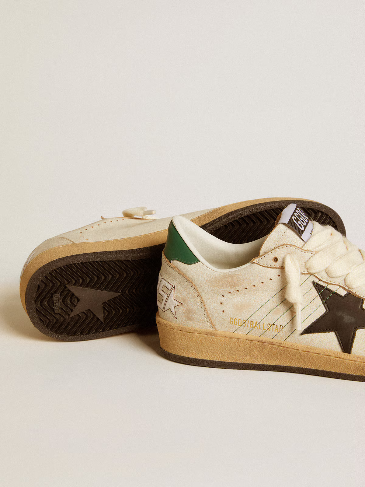Baskets Golden Goose Ball Star – Crème et noir