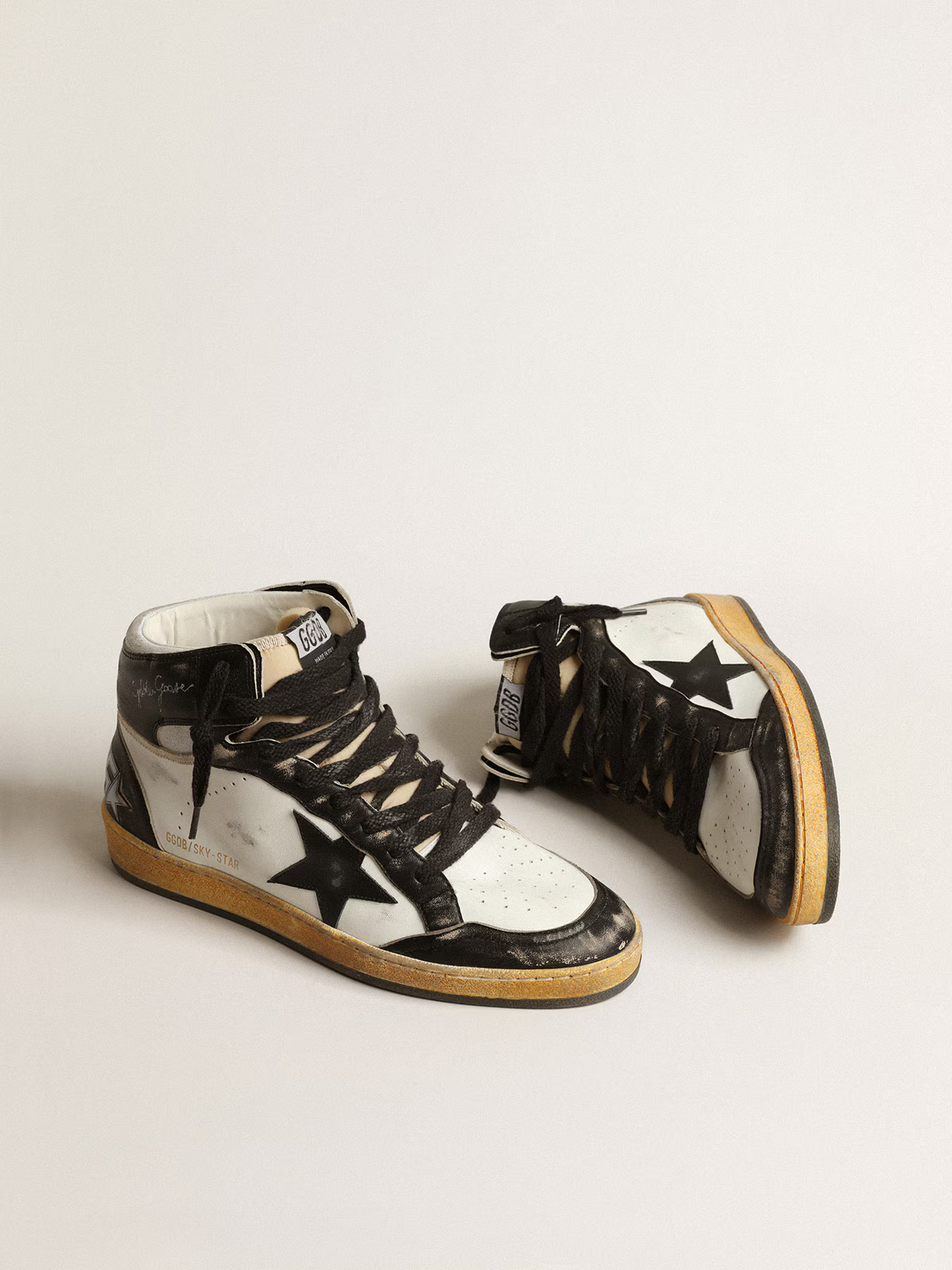 Golden Goose Sky-Star – Black and White