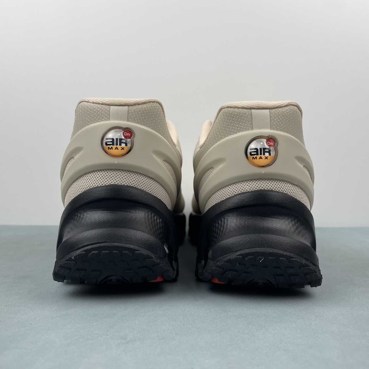 NIKE AIR MAX DN8 x FOSSIL NOIR