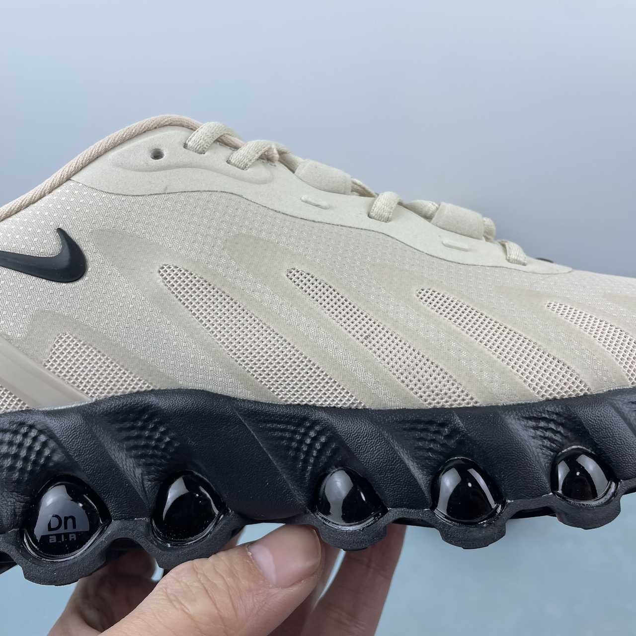 NIKE AIR MAX DN8 x FOSSIL NOIR